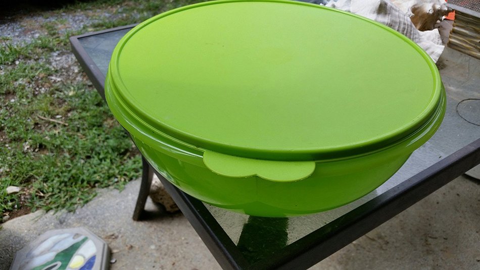 Tupperware Fix N Mix 26 cup Mixing Bowl green N2
