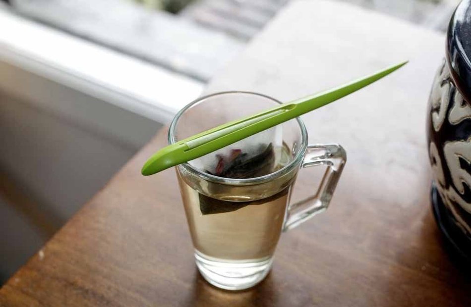 Kikkerland Fish Tea Infuser and Drip Tray, Silver N4