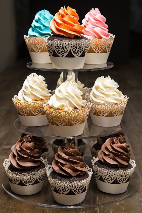 Bride Cupcake Wrappers x 100pcs in shimmering ivory white. 22 different wraps to make your wedding or birthday... N45