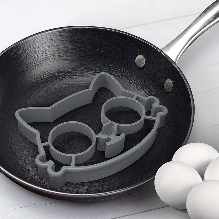 Fred & Friends FUNNY SIDE UP, Skull Egg Mold N16