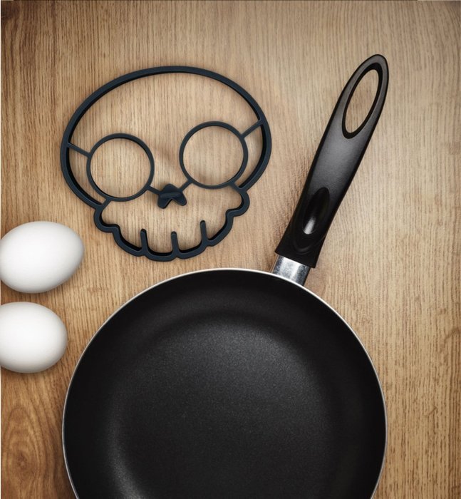 Fred & Friends FUNNY SIDE UP, Skull Egg Mold N18
