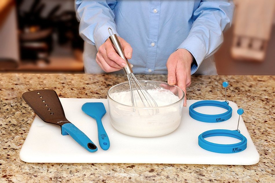 5-Piece Baking Set | 2 Egg Rings, 1 Spatula, 1 Turner & 1 Whisk | Free Pancake Recipes eBook | Perfect Pancakes... N5