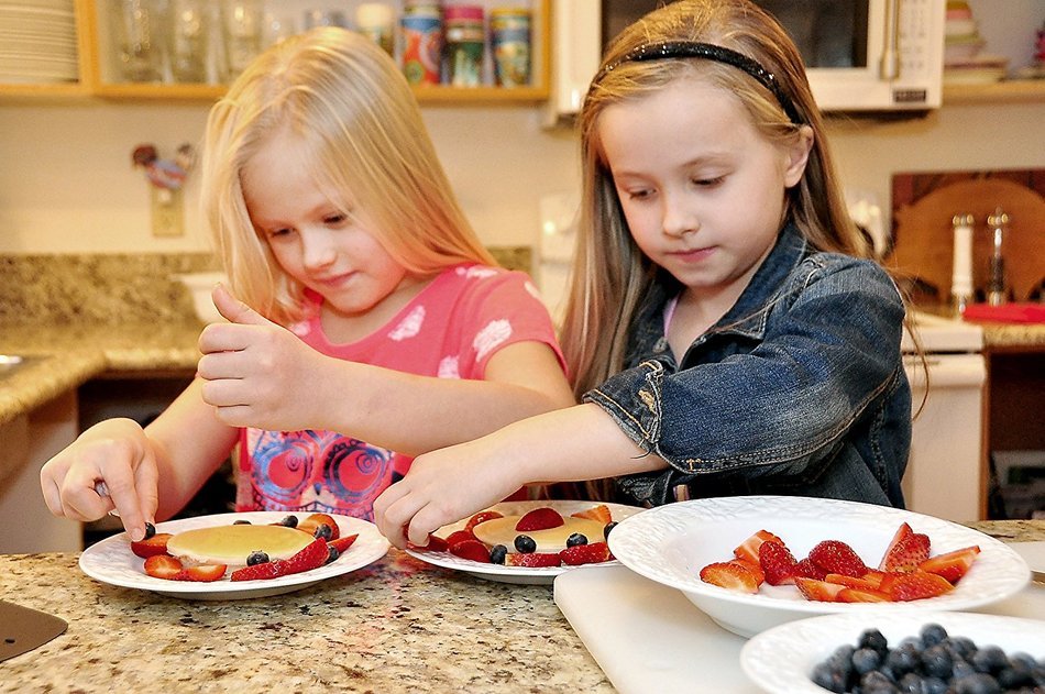 5-Piece Baking Set | 2 Egg Rings, 1 Spatula, 1 Turner & 1 Whisk | Free Pancake Recipes eBook | Perfect Pancakes... N6