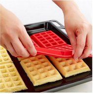 4 Cavity Silicone Waffle Mold, Non-Stick, Easy To Clean, Oven / Microwave / Dishwasher / Freezer safe, Heat Resistant... N5