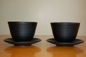 Japanese Style Cast Iron Teapot Set 37 Ounces Cups Trivet N2