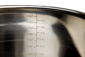 Useful UH-NSB138 6 Pcs Stainless Steel Non Skid Nesting Mixing Bowl Set With Air Tight Lids &amp; Silicone Food Tongs N4