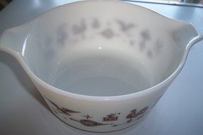 Pyrex Americana 1 1/2 Quart 474-B N3