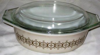 Vintage Pyrex Promotional Oval Olive Medalion 1 1/2 Quart Casserole Baking Dish N2