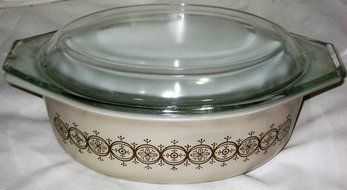 Vintage Pyrex Promotional Oval Olive Medalion 1 1/2 Quart Casserole Baking Dish N3
