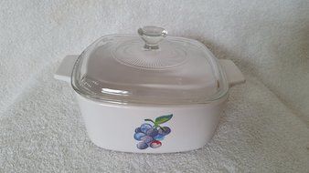 Vintage Corning Ware Fruit Basket 1.5 Liter Casserole Dish with Lid N2