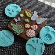 Yunko Set of 4 Heart Round Mirror Frames Mini Silicone Sugarcraft Mold Cupcake Decoration,Candy Fondant Chocolate...