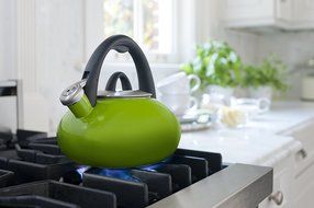 Calphalon 2-Quart Stainless Steel Tea Kettle with Whistle N7