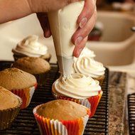 100-Pack of Large Disposable Piping Bags - For Decorating Pastry such as Birthday Cakes and Cookies - 16 Inch...