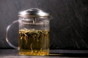 Loose Leaf Tea Strainer &amp; Infuser Glass Teapot - 13.5 Ounces Simple Steeper N2