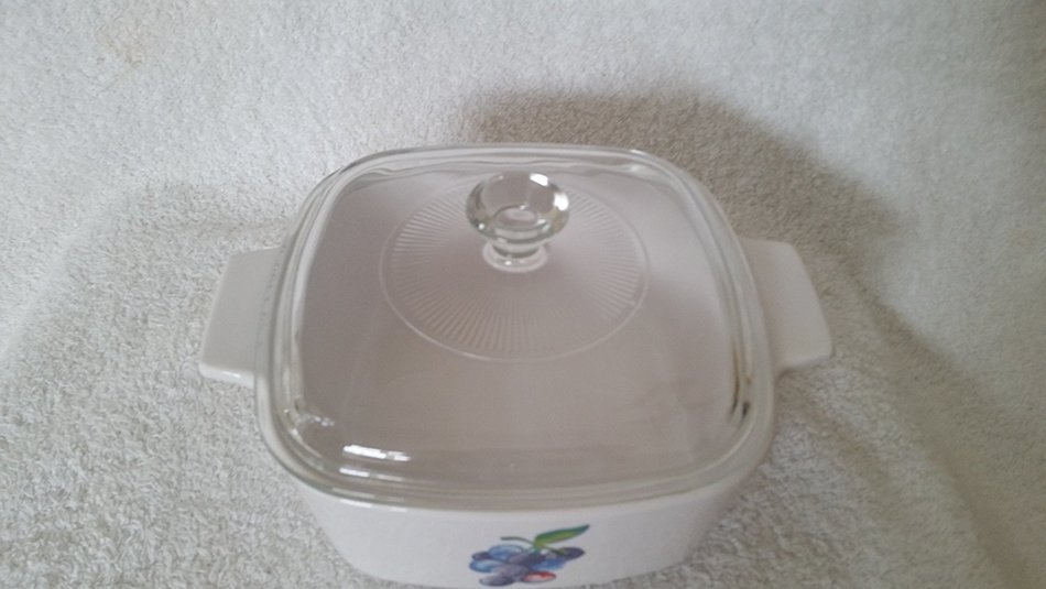 Vintage Corning Ware Fruit Basket 1.5 Liter Casserole Dish with Lid