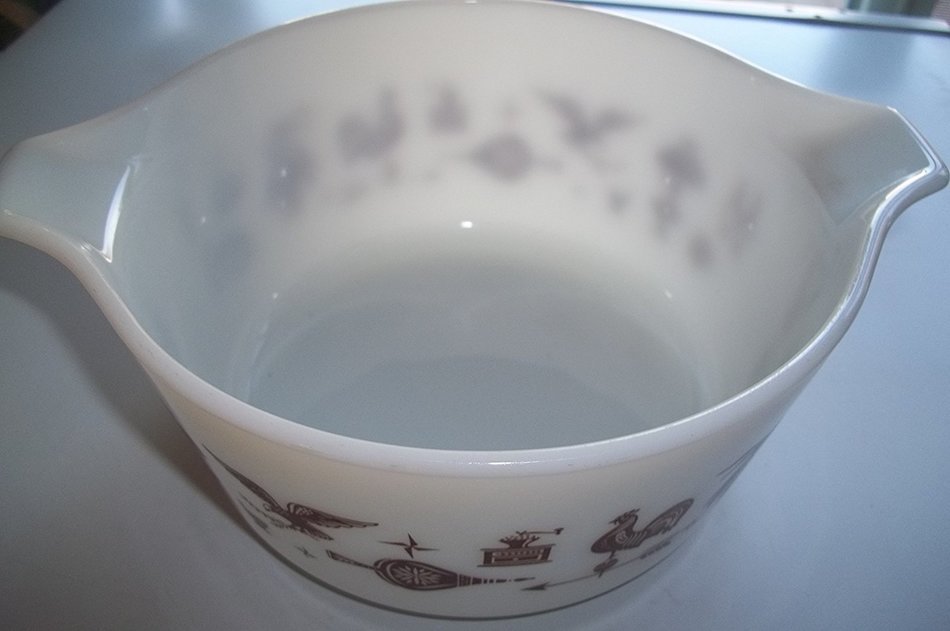 Pyrex Americana 1 1/2 Quart 474-B N3