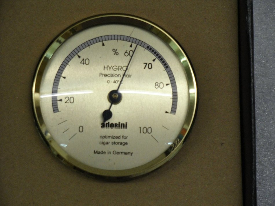 Adorini hair hygrometer
