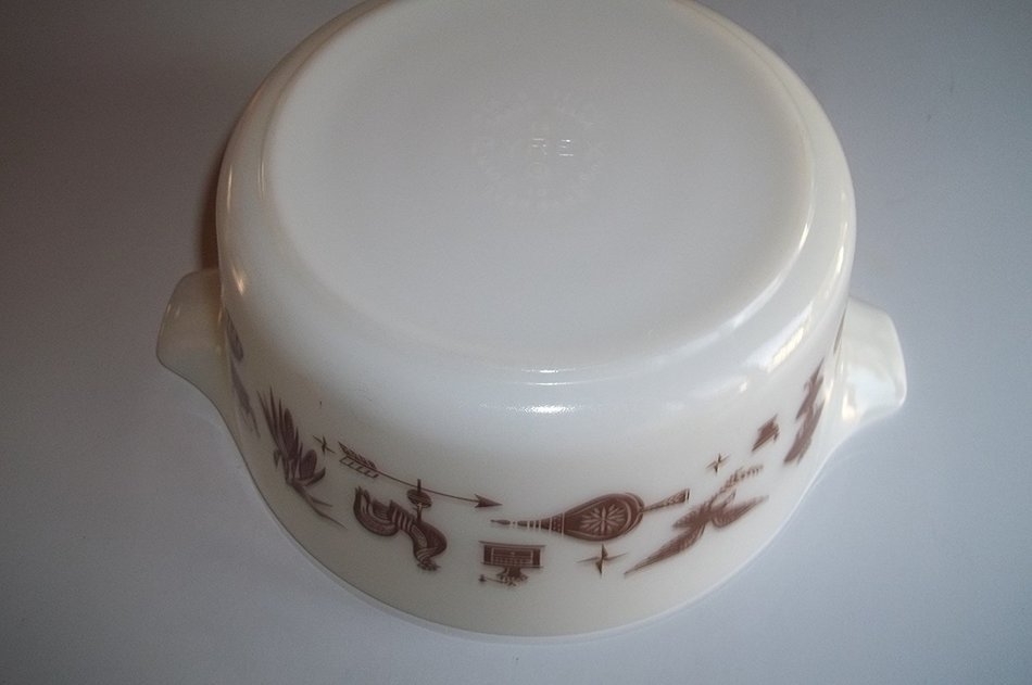 Pyrex Americana 1 1/2 Quart 474-B N4