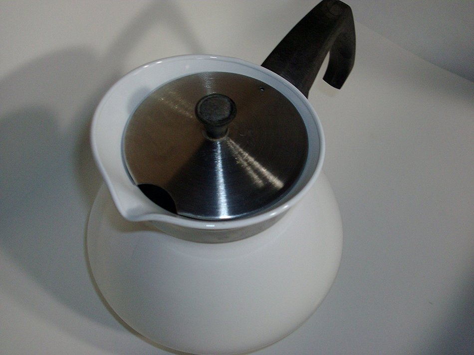 Corning Ware 6 Cup All White Tea Pot Steel Lid P-204-B N2