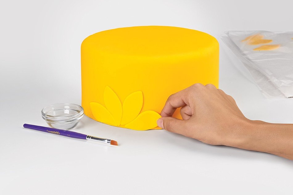 Wilton 710-2308 Decorator Preferred Fondant, 24-Ounce, Yellow N2