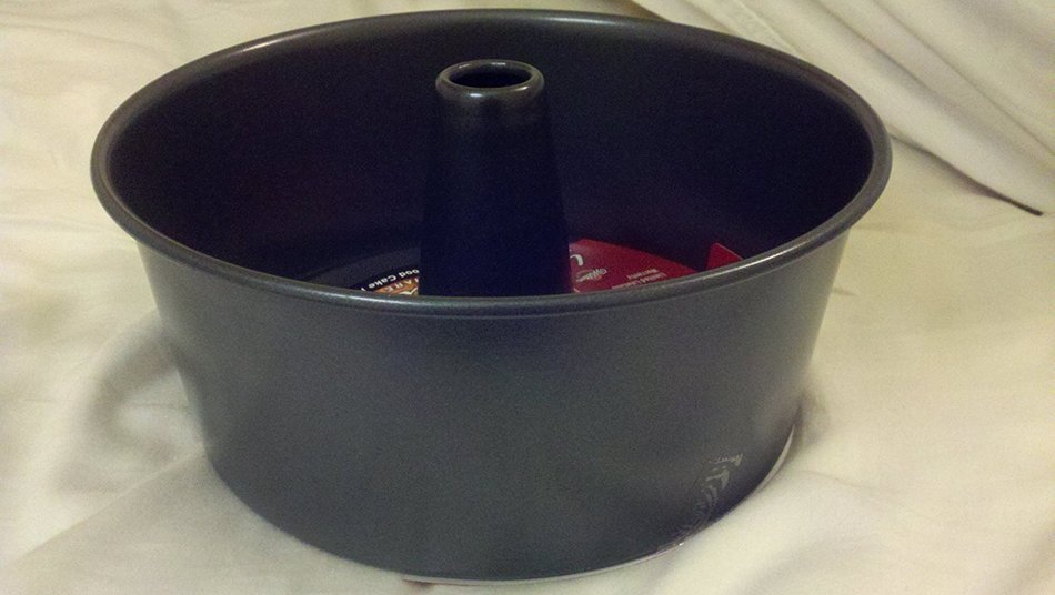 Wilton Indulgence Angel Food Cake Pan 9 1/2 X 3 3/4" N2