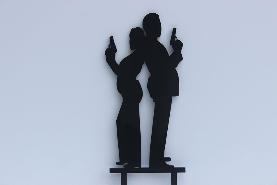 Meijiafei Bride And Groom Spy Cake with Gun Wedding Acrylic Decoration