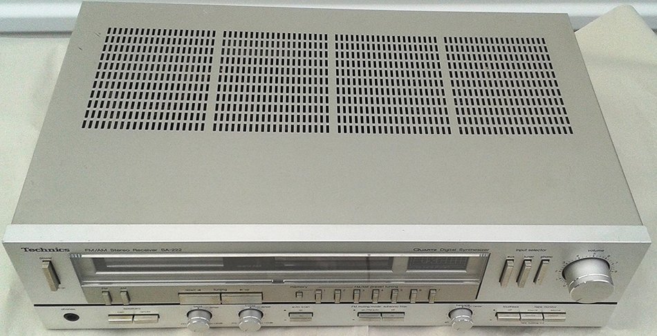 Vintage Technics SA-222 FM/AM Stereo Receiver With Built In Quartz Digital Synthesizer & RARE Battery Back Up... N2
