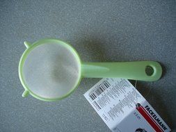 Green Plastic Kitchen Tea Sieve Strainer Filter. Diameter 6cm (2.3 Inch) Length 14cm (5.5 Inches) New N2