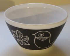 Pyrex Vintage Charm Birds of a Feather 3 cup Mixing Bowl