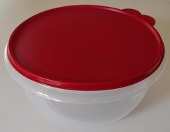 Tupperware Large Mixing Bowl in Holiday Red N2