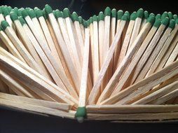 Diamond GreenLightTM Kitchen Matches - 3 Pack - 300 Matches per Pack x 3 = 900 Match (Strike anywhere) N8