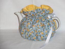 2 Cup Yellow Roses on Blue Reversible Tea Pot Cozy
