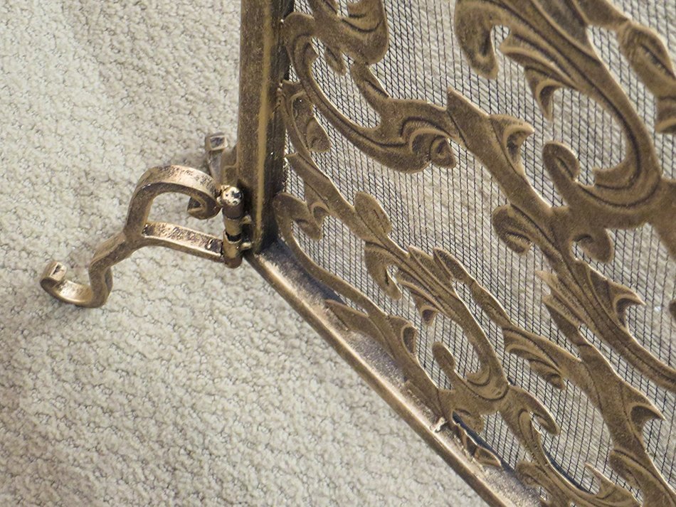 Leaf and Scroll Gold Single Panel Flat Fireplace Screen N3