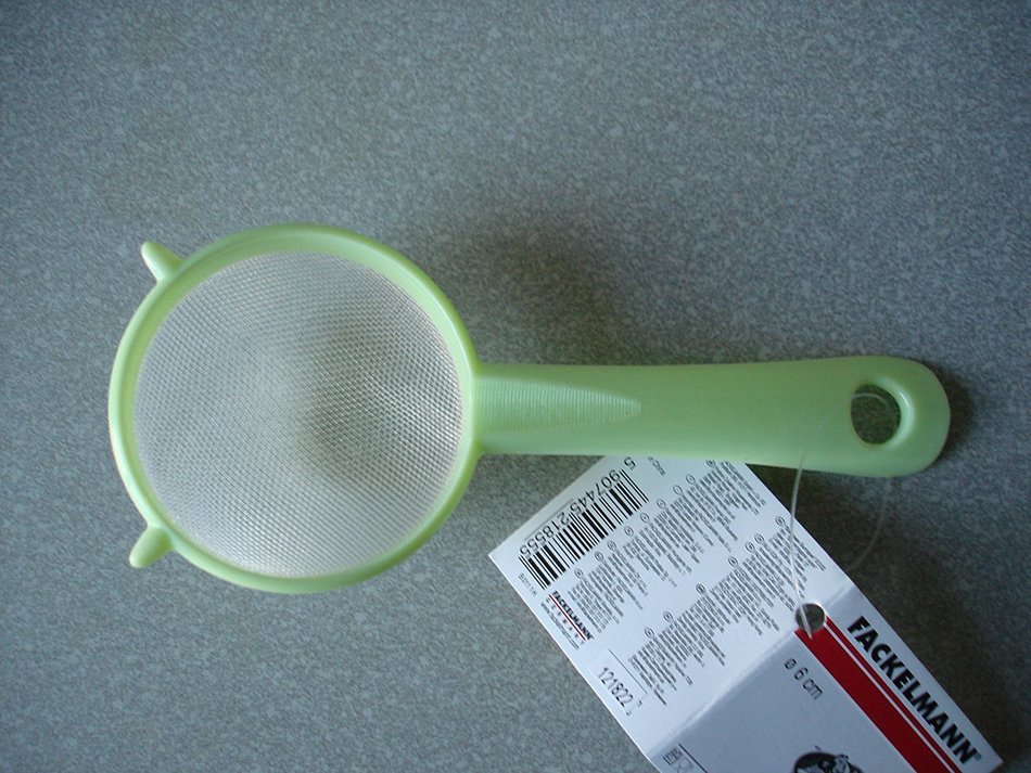 Green Plastic Kitchen Tea Sieve Strainer Filter. Diameter 6cm (2.3 Inch) Length 14cm (5.5 Inches) New N2