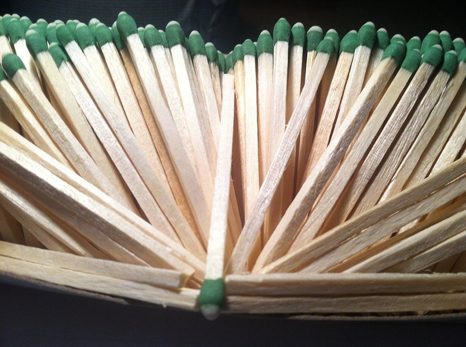 Diamond GreenLightTM Kitchen Matches - 3 Pack - 300 Matches per Pack x 3 = 900 Match (Strike anywhere) N8