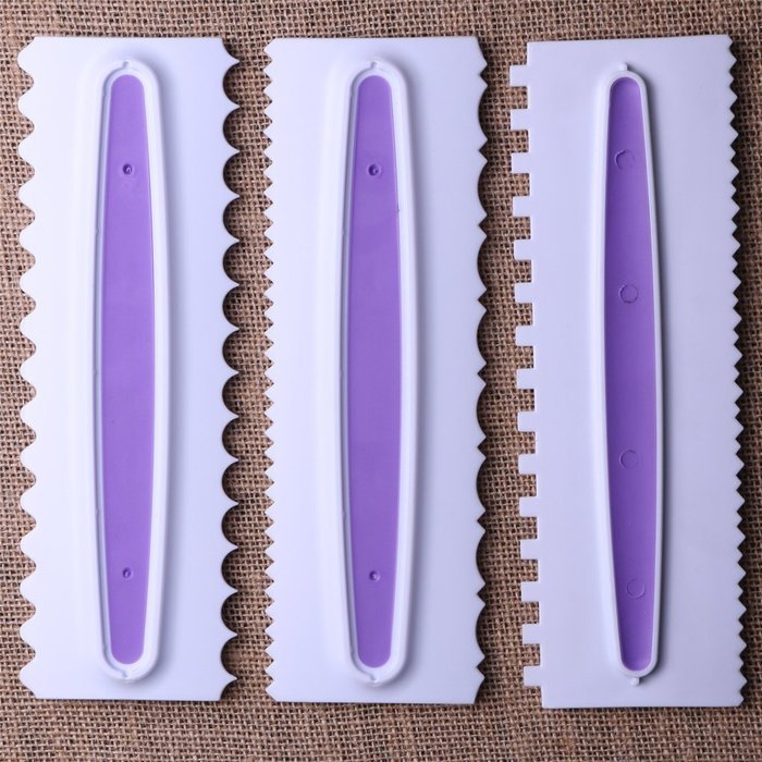 MuLuo Plastic Sawtooth Shape Cake Cream Smoother Scraper Spatula Tools