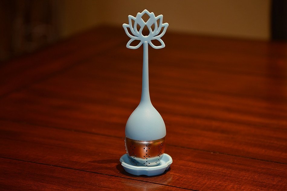 Flower Power Tea Infuser-for Loose Leaf Teas-silicone Top and Silicone Base (Blue)