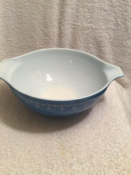 Vintage 1950's Pyrex Butterprint 4 Quart Cinderella Mixing Nesting Bowl #444 - Teal & White