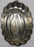 Vintage Coppertone &amp; Tin 6 1/2 x 4 1/2 x 3 Inch Oval Sculpted Egg Shapes Mold Cake Pan