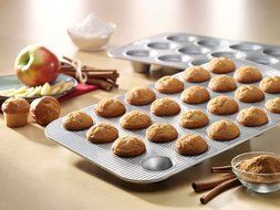 USA Pan Bakeware Aluminized Steel Thin Crust Pizza Pan, 14 Inch