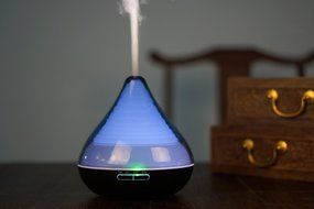 300ml Ultrasonic Cool Mist Humidifier ,Essential Oil Aromatherapy Diffuser with 7 Colors LED and Waterless Auto... N29