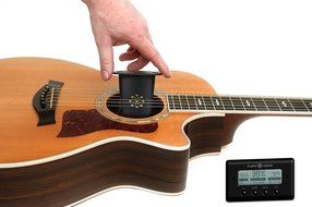 Planet Waves Acoustic Guitar Humidifier with Digital Humidity &amp; Temperature sensor