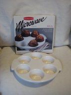 Vintage Microwave Rubbermaid Cookware - 11 Inch Muffin Pan
