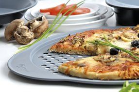 BergHOFF Earthchef 12-Inch Pizza Pan
