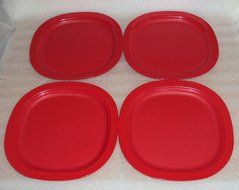 Tupperware Impressions Microwave 9 Inch Luncheon Plates Red