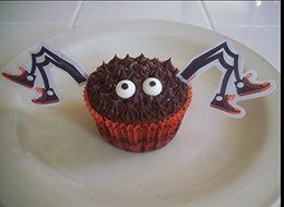Wilton Spider Cupcake Decorating Kit, Makes 24 Halloween Cupcakes