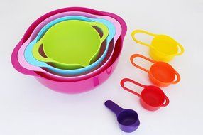 8 in 1 Premium Mixing Bowl Set By KP Solutions | 4 Anchor Hocking Measuring Cups, 1 Colander, 1 Mesh Sieve &amp; 2... N2