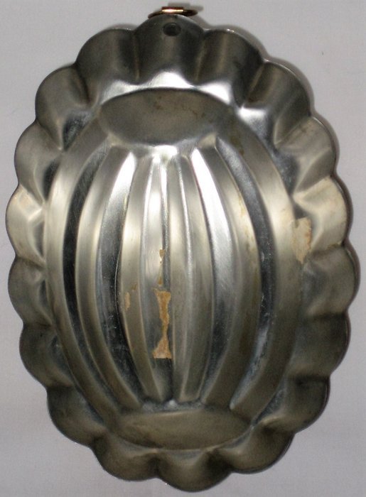Vintage Coppertone & Tin 6 1/2 x 4 1/2 x 3 Inch Oval Sculpted Egg Shapes Mold Cake Pan