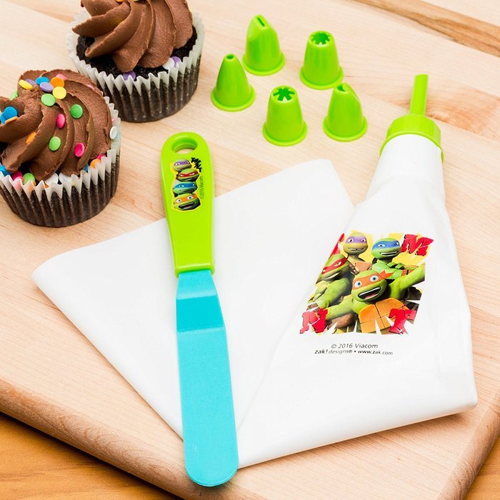 Zak Designs TNTR-S090 Ninja Turtles 8 Piece Cake Decorating Supplies Set, Decorated