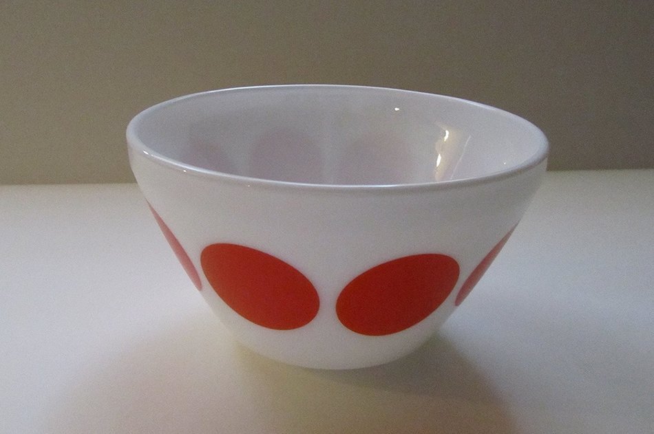 Pyrex Vintage Charm Spot On 3 cup Mixing Bowl